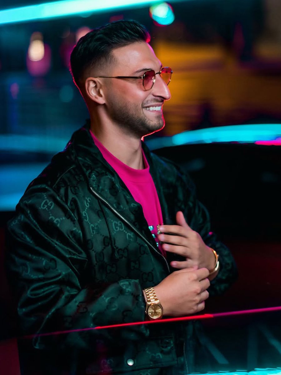 cr2records's tweet image. &apos;On Me&apos; out at midnight.... @MattSassari @DVBBS  👏

Pre-Save 🔗 
bfan.link/sassari-dvbbs-…