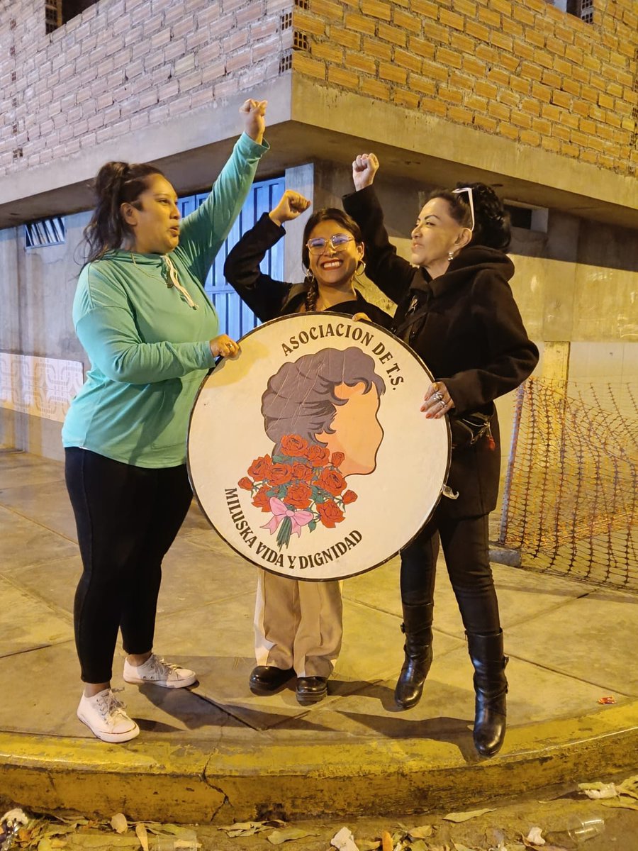 Desde la <a href="/Org_MVYD/">Miluska Vida y Dignidad 🇵🇪 #NiUnaPutxMenos ✊</a> y el Movimiento de Trabajadoras Sexuales del Perú denunciamos la violencia policial y la hipocresía estatal. 
¡Nuestra autonomía no se controla, se respeta! ✊🏽
Agradecemos a Indira Rodríguez de <a href="/AdlJusticiayl/">ADL Justicia & Libertad</a>.
#DerechosHumanos