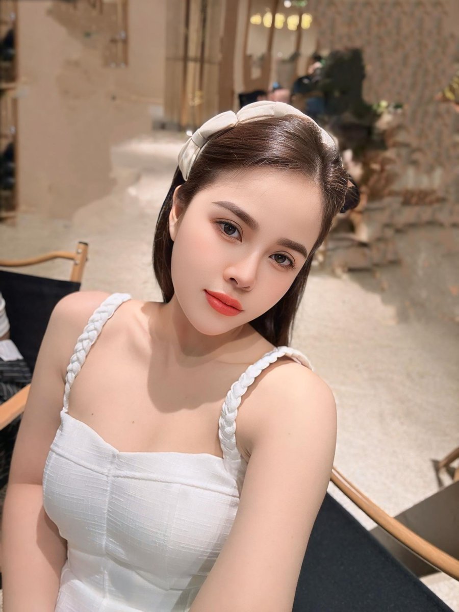Tu_anh2000's tweet photo. Tối rồi vẫn chưa có ai rủ đi chơi ...chán https://t.co/e2zkUyInCu