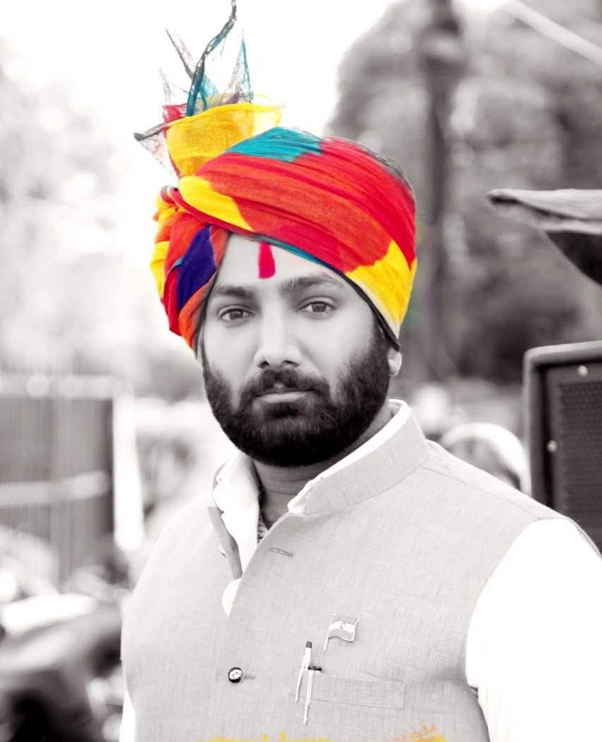 thethakurforce's tweet image. देशभर में सरकार से मान्यता प्राप्त हजारों फाइनेंस कंपनियाँ चल रही हैं।
पर क्या कभी किसी फाइनेंस व्यवसायी का इस तरह सार्वजनिक जुलूस निकाला गया?
यह न्याय नहीं, राजनीतिक प्रतिशोध है।

#JUSTICE4VIRENDRATOMAR