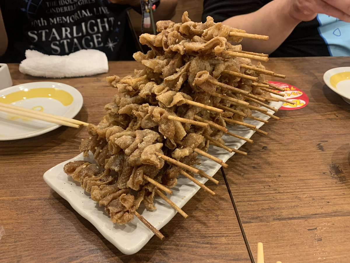 reiyu_P's tweet photo. ライブ中に龍角散ダイレクトキメて、ライブ後に伝串、これで喉は守られる https://t.co/sVn5065Ptq