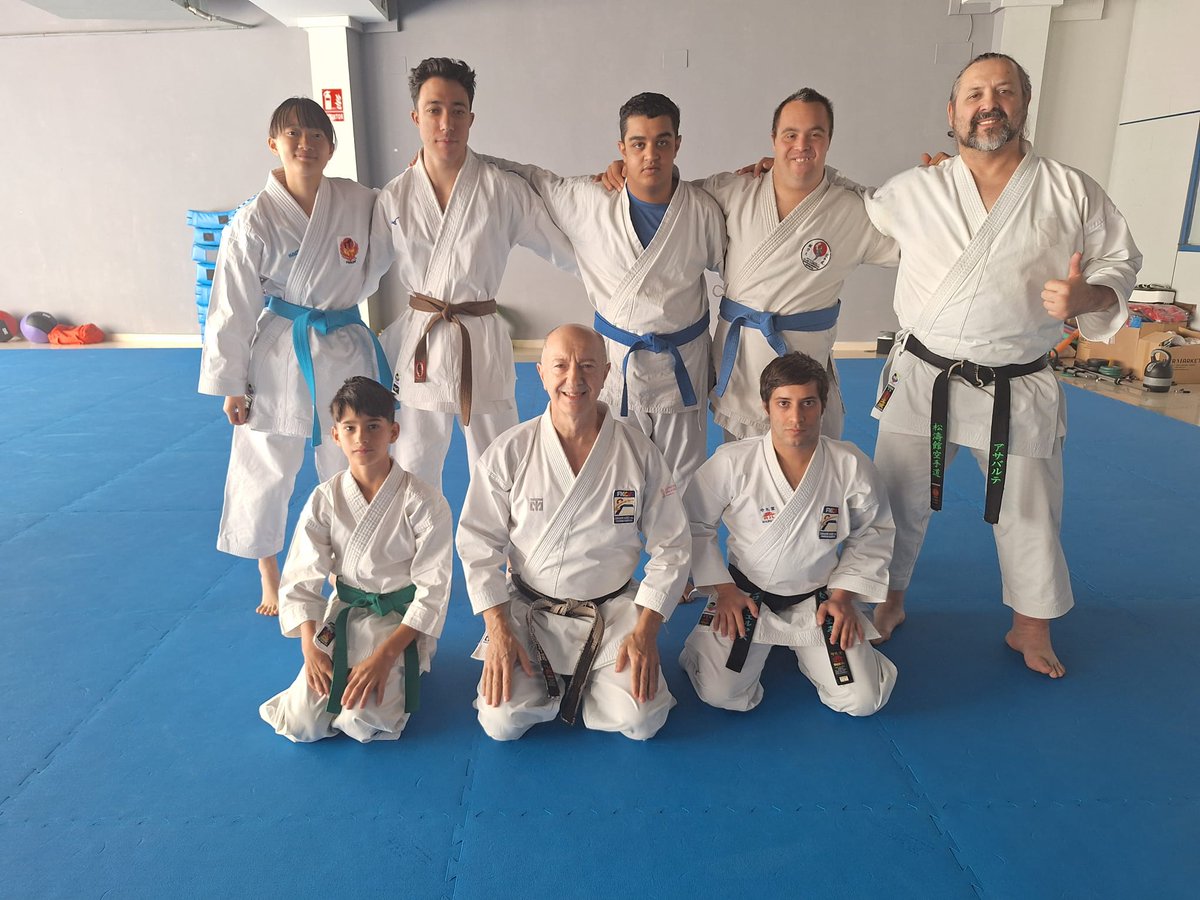 𝐄𝐧𝐭𝐫𝐞𝐧𝐚𝐦𝐢𝐞𝐧𝐭𝐨 𝐏𝐚𝐫𝐚 𝐊𝐚𝐫𝐚𝐭𝐞

Nuestra 🥋Selección prepara el 🏆 𝐂𝐚𝐦𝐩𝐞𝐨𝐧𝐚𝐭𝐨 𝐝𝐞 𝐄𝐬𝐩𝐚𝐧̃𝐚 𝐂𝐚𝐝𝐞𝐭𝐞, 𝐉𝐮𝐧𝐢𝐨𝐫 𝐲 𝐒𝐮𝐛𝟐𝟏con otros compañeros, bajo la supervisión de nuestro 🧥Director de Departamento, Carlos Moltó.

#SomDojo