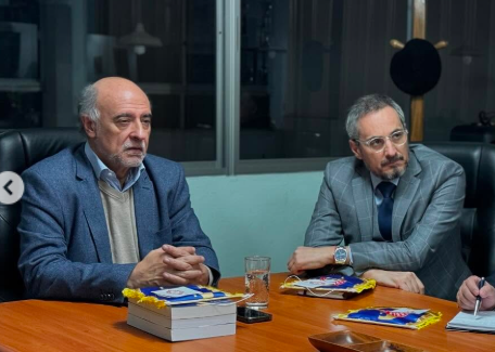 Dejamos esta imágen por aquí y pasamos a retirarnos. Que los políticos no vengan a decir que "están del lado de las víctimas". Todo Bla Bla Bla. 
No hay comisión Investigadora
Metieron el tema debajo de la alfombra, en perjuicio de mas de 7000 personas.

La excusa es que "es