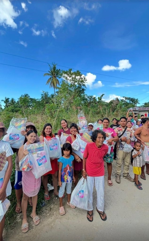 jlonstantwt's tweet image. before judging, maybe know the context first. that “apolitical” thing was from before when she said no to a politician’s endorsement. and some even called her support back then performative? just to inform you, she’s still actively donating and partnering w/ angat buhay until now