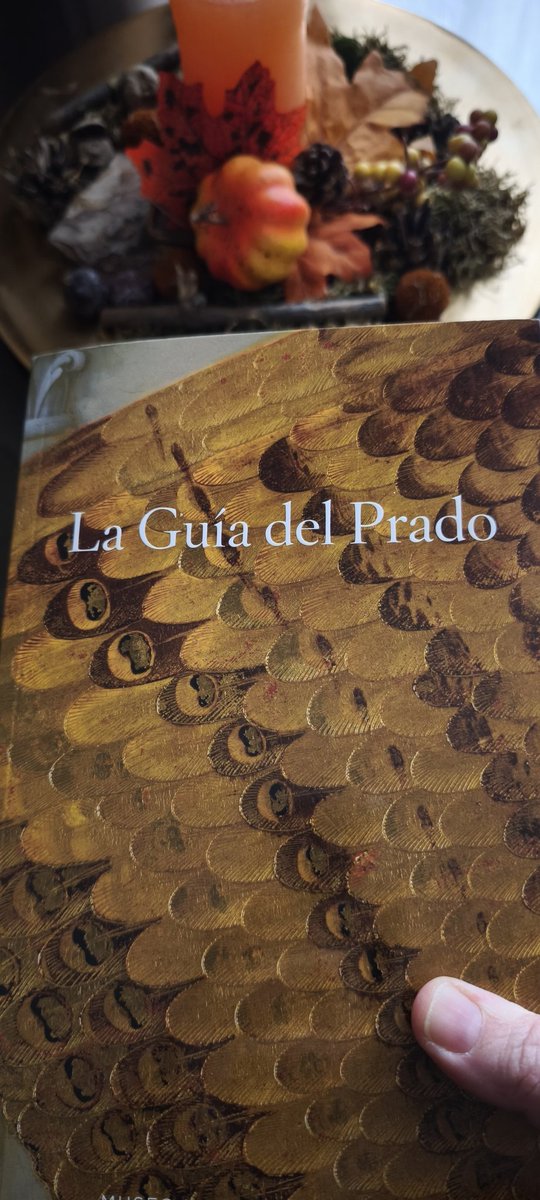 Pero qué es esta chulada del #Pradocotidiano? Yo tengo postales, imanes, lápices, libretas, espejos, totebag, la guía... Un montón de cositas! Es que la tienda era un peligro, sobre todo en el descanso 🫣😂