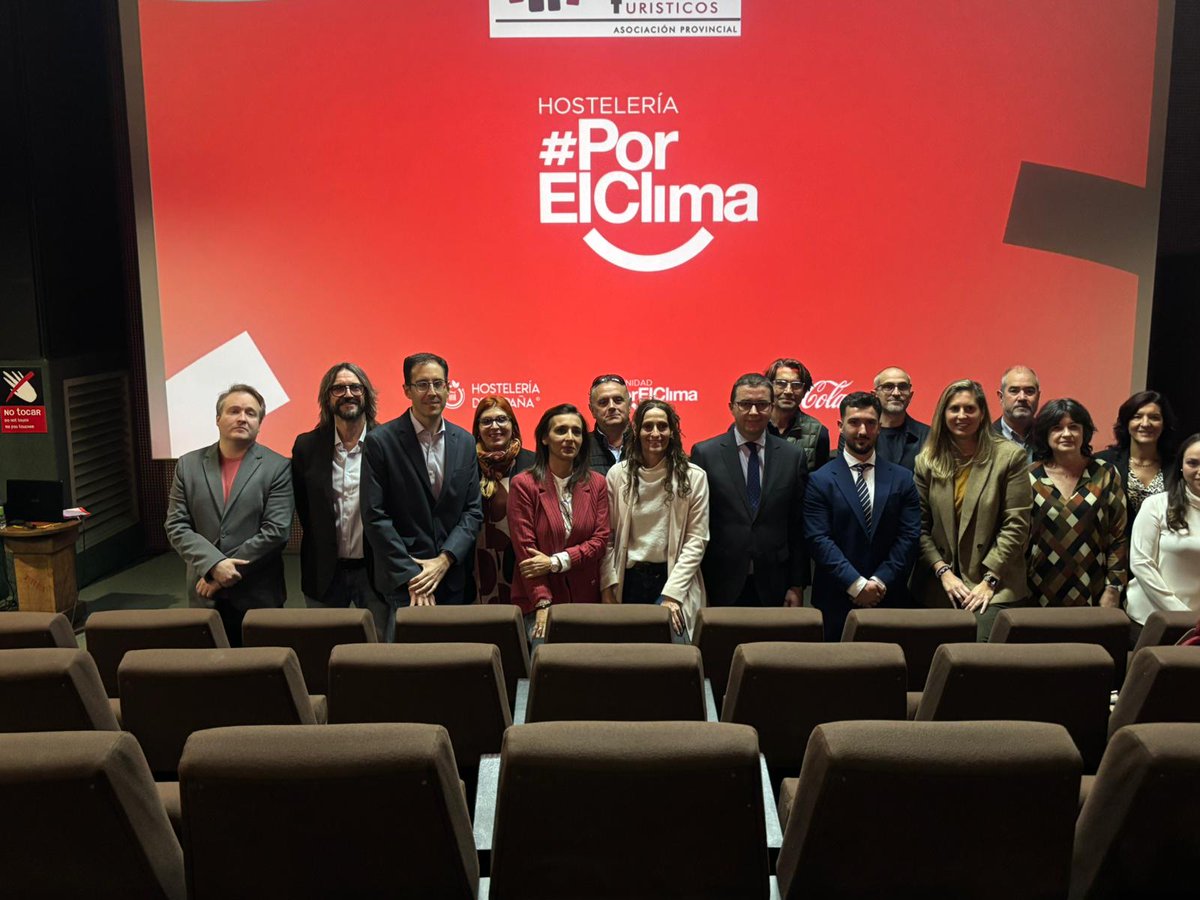 compromisoclima's tweet image. 👨‍🍳🍽 Ayer presentamos #HosteleríaPorElClima en Teruel junto a los 61 establecimientos que se suman a los más de 17.500 bares y restaurantes de toda España adheridos. 

¿Quieres saber más? 👇 hosteleriaporelclima.es/noticias/4006-…