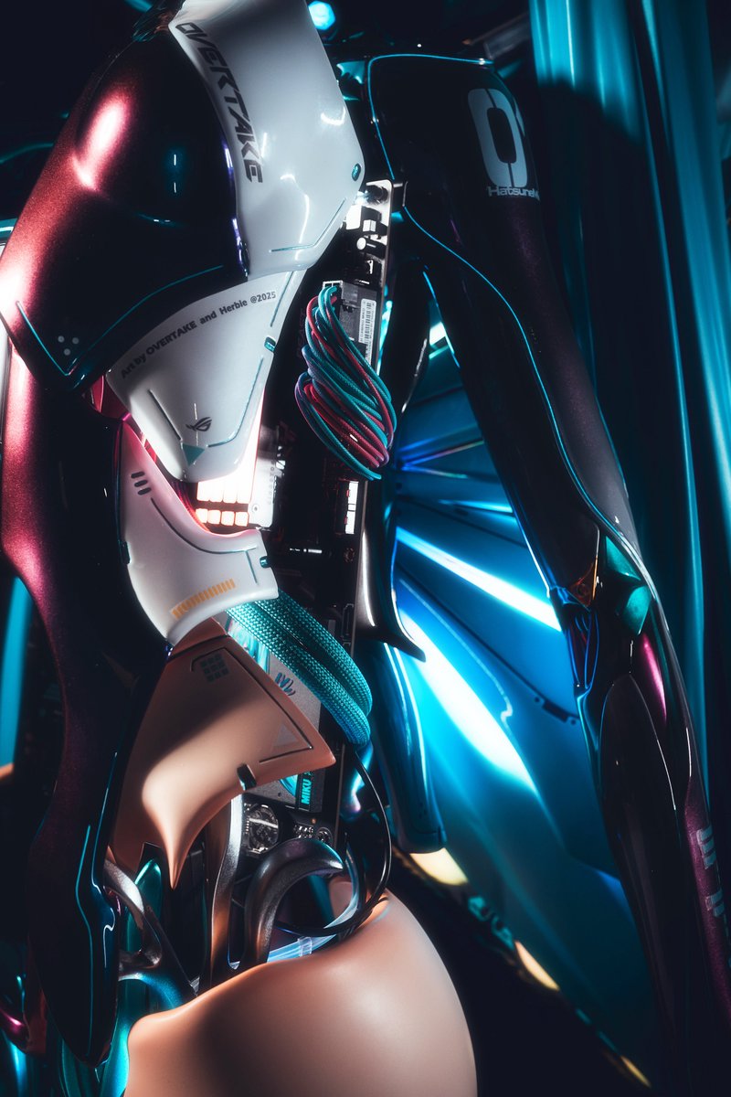 Herbie1205's tweet image. 2025 WirForce公開展示我和黃小潔製作的Hatsune miku主機，以「進化論」 這個主題來詮釋初音這個腳色，最早是由軟體轉變成現在一個有型體的形象，而「過程」融合Cyber生物科技的元素來詮釋這次的主題，用大量的機甲零件電腦硬體等⋯，去詮釋軟體「演變」成硬體的這個主軸。

原型: @Herbie1205…