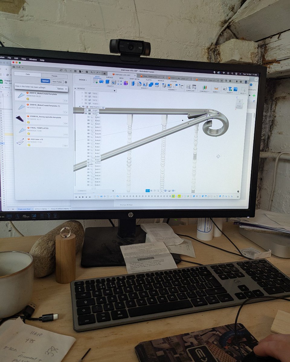 MuseumoftheHome's tweet image. Final designs are signed off, spindles and end scrolls are turned and varnished, as the Christmas Banister by Honey Birch Studio s in the final stages of production before installation day🎄🪜✨ 

Opens 18 November. Find out more at museumofthehome.org.uk/whats-on 

📷 Studio Makecreate