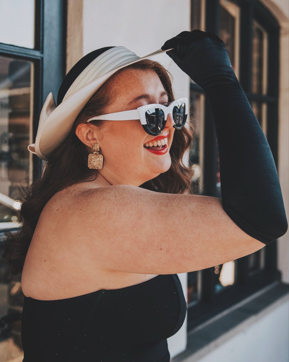 rubythejazzdiva's tweet image. 🎙️ Why do I sing jazz? 🎙️

At my shows, I always encourage guests to come up and speak with me - before, during and after - to get to know me. 

Explore more of my work and upcoming shows at:
RUBYROBINSONMUSIC.com

R 💋

#RubyRobinsonMusic #TheJazzDivaOfOurEra #BookNow