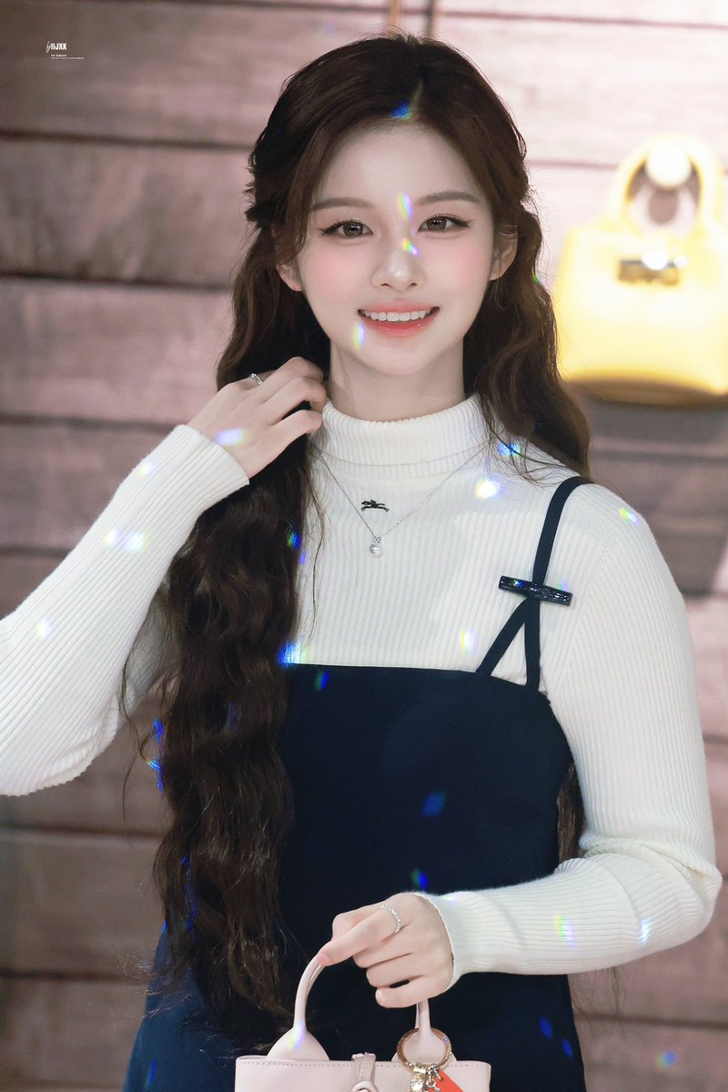 hjxx1111's tweet photo. 251111

#설윤 #SULLYOON #NMIXX #엔믹스 https://t.co/bQo6e954Vw