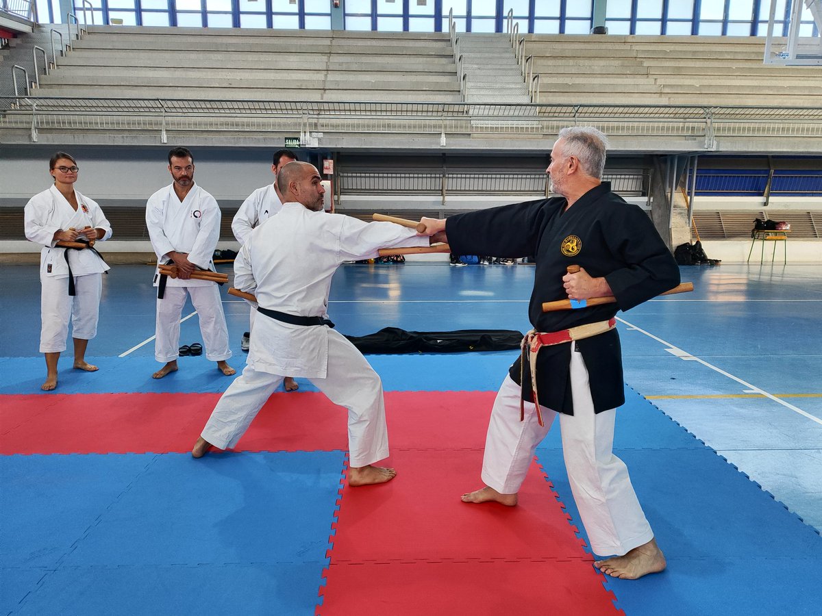 FKCV_karate's tweet photo. ¡Vuelve el 𝐂𝐢𝐜𝐥𝐨 𝐝𝐞 𝐊𝐨𝐛𝐮𝐝𝐨!

El 8ª DAN de Kobudo y Karate, 𝙈𝙞𝙜𝙪𝙚𝙡 𝙅𝙤𝙨𝙚 𝙂𝙤𝙢𝙚𝙯 𝘾𝙖𝙡𝙙𝙚𝙧𝙖𝙩, impartirá la segunda jornada de esta modalidad en Canals.

🗓️Sábado, 15 noviembre
🕒09 horas
🏟️Pabellón Municipal Ricardo Tormo (Canals)

#SomDojo https://t.co/jaUcTUOybz