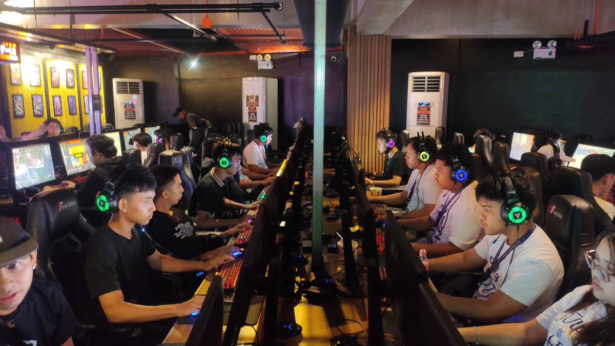 🎮 Locked In 🎧

Playing <a href="/playoffthegrid/">Off The Grid</a> &amp; <a href="/ParadiseTycoon/">Paradise Tycoon 🌴</a> 🔺