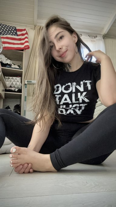 Don't Talk, Just Pay!💰

Tell the world the number one rule of #findom with your very own FYPM t-shirt! Available from our online store!🛍️