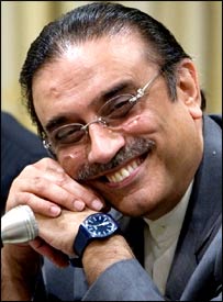 الخمداللہ میں نے چوری لائسنس بناویا ابھی کسی کا باپ مجھ پر ہاتھ نہیں ڈال سکتا