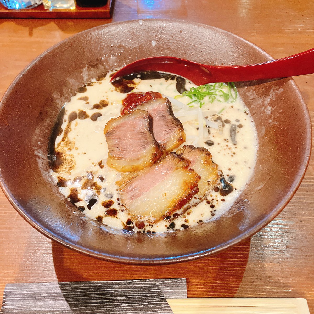 sirap_461's tweet image. 大井町の和牛ラーメン繕にて赤べこラーメン。
