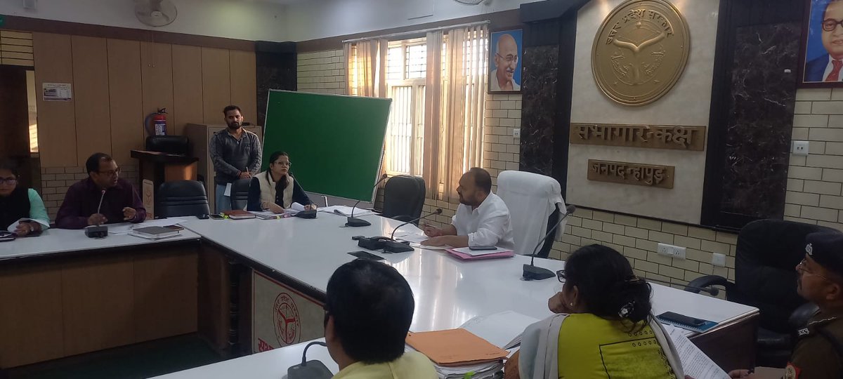 जिला स्तरीय दिव्यांग समिति की बैठक आयोजित की गई, जिसमें सभी पात्र दिव्यांग व्यक्तियों के लंबित आवेदनों पर शीघ्र कार्यवाही करने, पेंशन स्वीकृत तथा पात्रों को सरकारी योजनाओं का लाभ दिलाने के सम्बन्ध में दिशा-निर्देश दिए गए।
<a href="/CMOfficeUP/">CM Office, GoUP</a> <a href="/myogiadityanath/">Yogi Adityanath</a> <a href="/ChiefSecyUP/">S.P. Goyal, Chief Secretary, GoUP</a> <a href="/CommissionerMe3/">Commissioner Meerut</a>