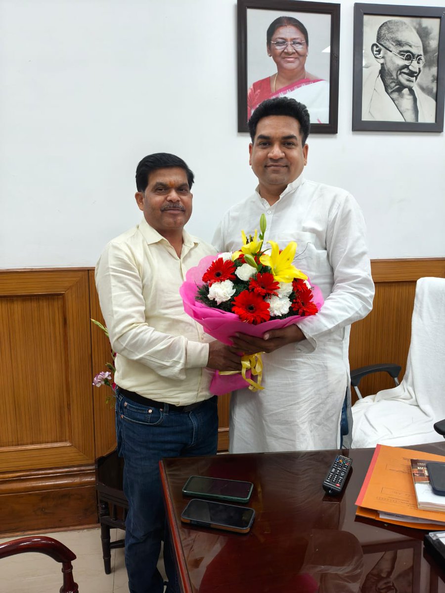 मेरे प्रिय अनुज दिल्ली सरकार में कला संस्कृति एवं पर्यटन मंत्री श्री कपिल मिश्रा जी को जन्मदिन की हार्दिक बधाई एवं शुभकामनाएं।

प्रभु श्रीराम जी आपको उत्तम स्वास्थ्य एवं यशश्वी जीवन प्रदान करें, यही कामना है।

<a href="/KapilMishra_IND/">Kapil Mishra</a>