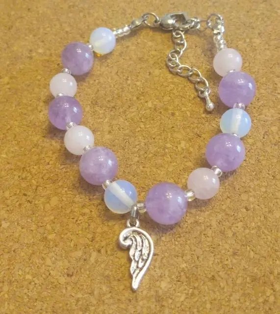アメジストと人工オパール、ローズクォーツの天然石ブレスレット天使M