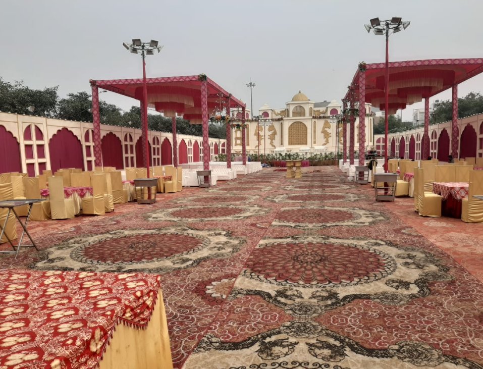 डीडीए के इंजीनियर भी बड़े शतिर हैं !

डंडा भले ही कितने बड़े अधिकारी का चल जाए, लेकिन कमाई का कोई मौका नहीं छोड़ते!

बात हो रही है #CBD_Ground पर <a href="/official_dda/">Delhi Development Authority</a> इंजीनियरों और टैंट माफिया की मिलीभगत से चल रहे कारोबार की। 

बुधवार को इलाके के भूखंड संख्या 36 पर चल रहे दो टैंट हाउस