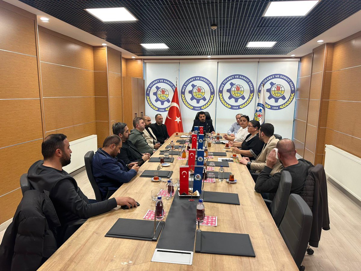 Kasım ayı toplantısı Muş TSO başkanımız Erdal Koç Muş GGK başkanı Kerem Yıldırım ve Muş KGK Başkanı Arzu Çotul GGK üyesi Doç Dr Zeliha tekin kurul üyelerimizin katılımıyla gerçekleştirildi .