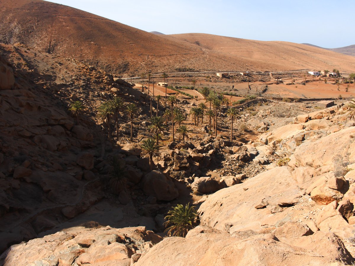 Thinking of visiting Fuerteventura in November?Here’s what the weather’s like, what to pack, and my top must-do experiences from my recent Canary Islands trip! #canaryislands Read: atlifestylecrossroads.com/fuerteventura-…