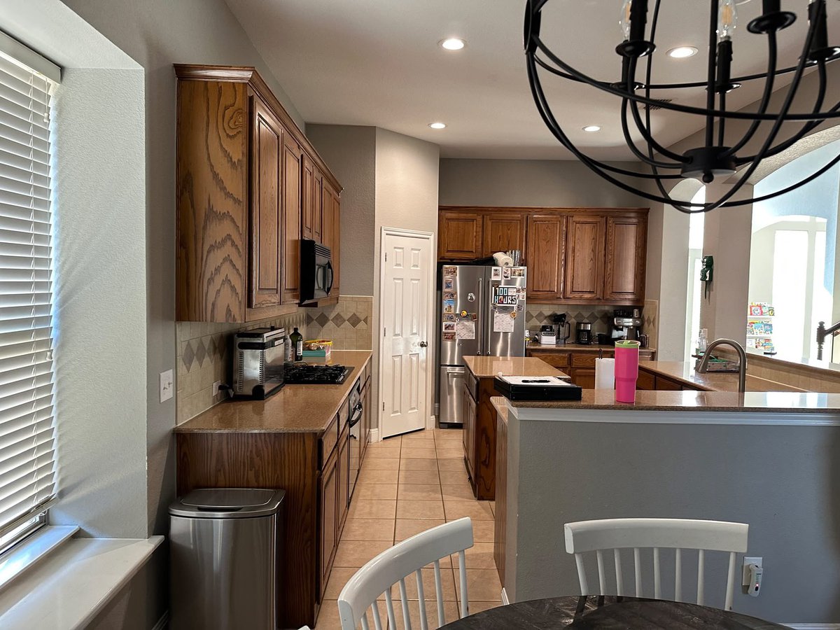 gabi_sperry's tweet image. If you&apos;ve been thinking of a Kitchen Remodel, consider this your sign. Transformations like this are possible - with the right team. 
#beforeandafter #remodel #kitchengoals #designbuild