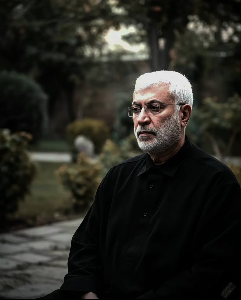 عَيْنَاكِ لَذَّةُ حُسْنٍ يُسْتَطَابُ بِهَا
  
                     • وَكَفَىٰ بِالْحُسْنِ أَنَّهَا عَيْنَاكِ!

#ليله_الشهداء