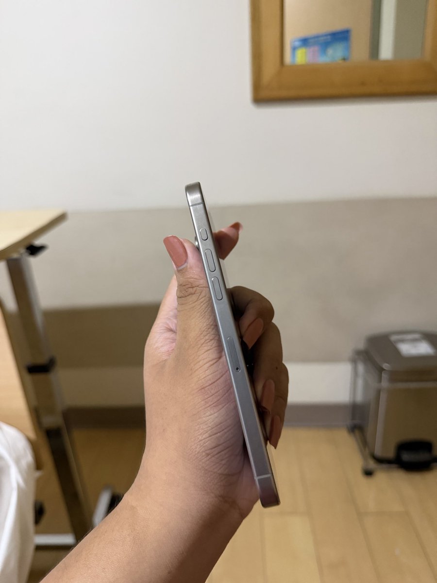 doublepies's tweet photo. Selling my Iphone 15 pro max - for my lola’s medical bills:
256gb Natural Titanium
No issues/damages
88% BH
Never opened
Bought from Power Mac Nov 2023
Open line and E-sim compatible.

42K only! DMs are open if interested. ✨

A simple retweet/prayer is appreciated🥹 #alter https://t.co/TvLDPLPy36