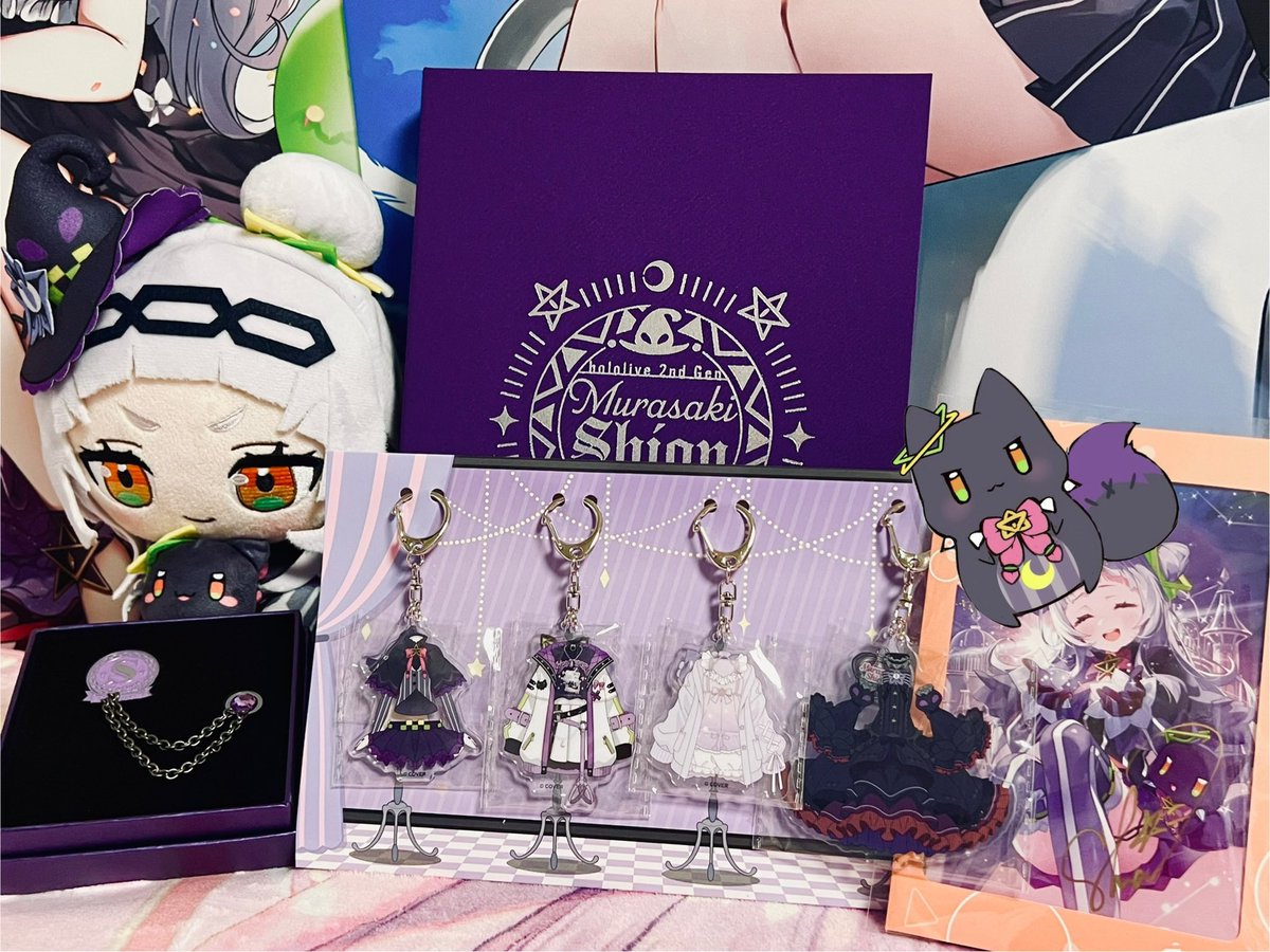 シオンちゃん！🌙 卒業グッズ届いたよ〜！✨️ 箱開けて一番最初に目が