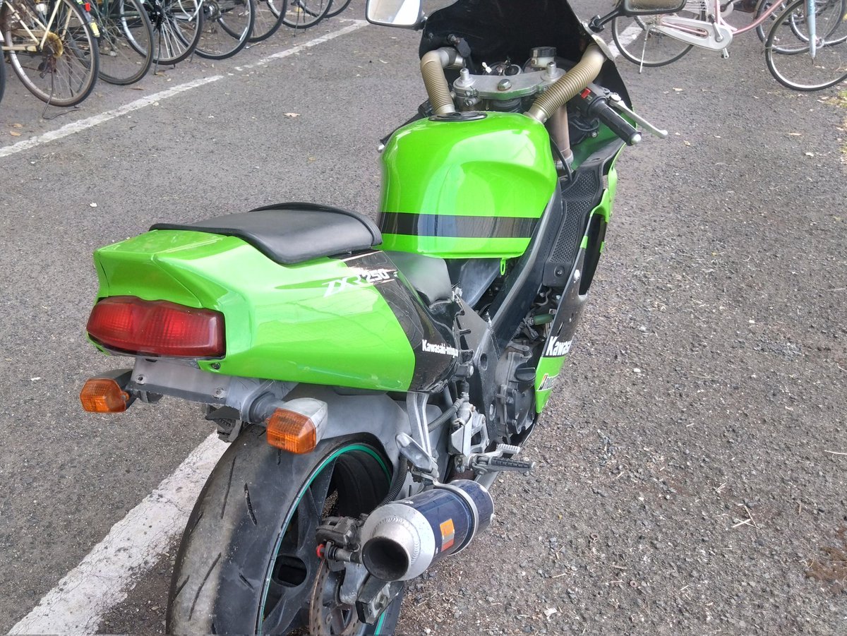 信じられるか……？ 同じメーカーなんだぜ……