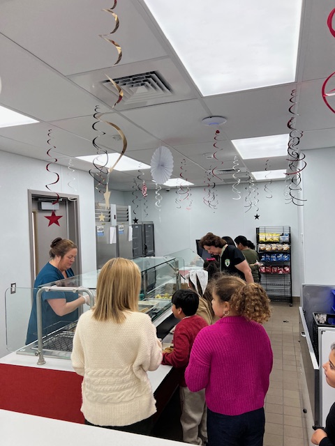 btschoolmeals's tweet photo. Great things happening at Osbornville today as we opened our new kitchen !! @OEBears @BrickSupt https://t.co/7hsmqHkmGB