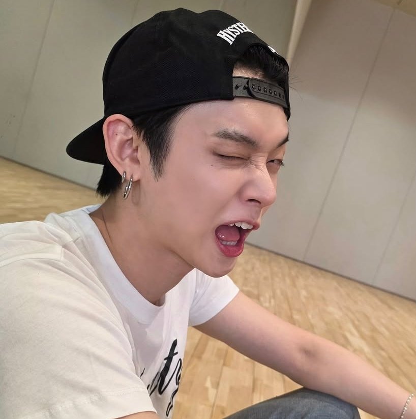 𝐅andra tweet media