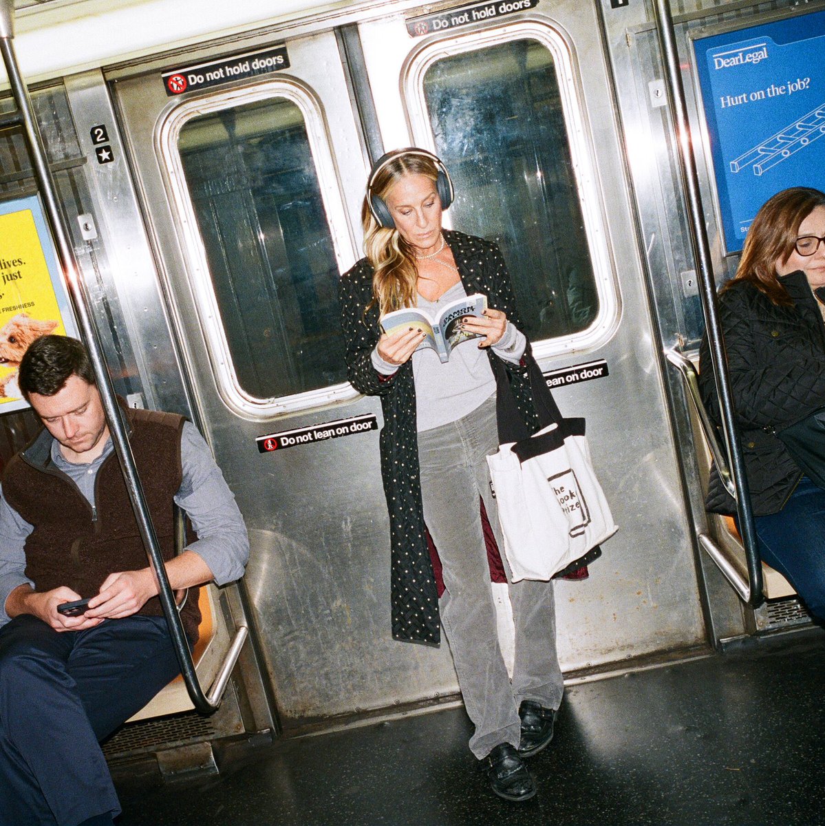 Just another girl on the subway… 🚇
X, CS