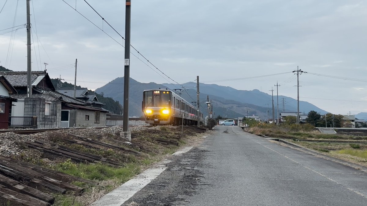 189_Hamakaze's tweet photo. 2025年11月13日、播但線223系代走。
姫路行き、新野→鶴居16時51分頃撮影。
寺前行き、鶴居→新野20時20分頃撮影。
姫路行き、新野→鶴居20時43分頃撮影。 https://t.co/0bRMhuHgI2