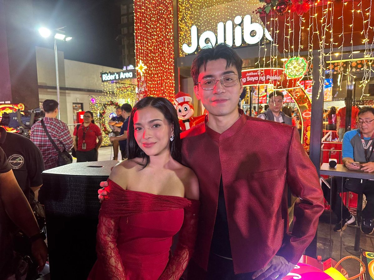 zkrrrrttt's tweet image. na para bang binyag to ng anak nila. eme HAHAHHA

MIKBRENT JOYFUL CHRISTMAS