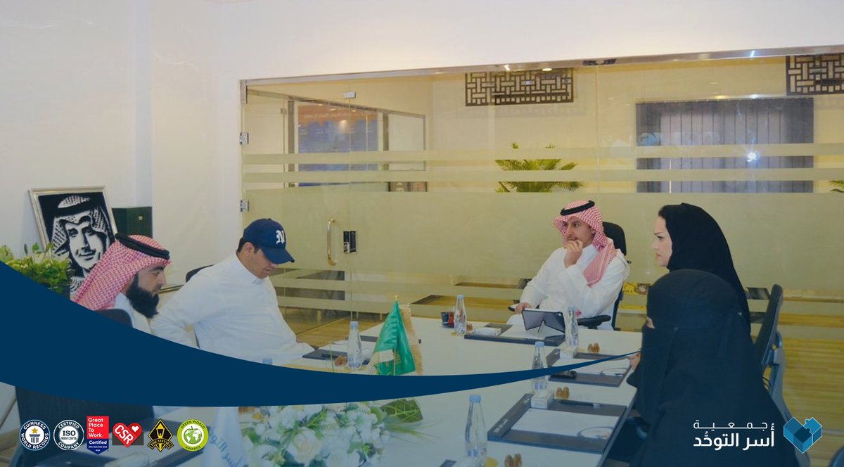 سعِدت الجمعية بزيارة المستفيد عمر الضويحي ووالده العزيز وذلك للالتقاء برئيس مجلس الإدارة سمو الأمير سعود بن عبدالعزيز بن فرحان وسعادة الأمين العام أ.أريج المعلم. 

وتضمنت الزيارة حوارًا هامًا ناقش مستجدات عمر وتطلعاته القادمة واختُتمت بتسليم الهدايا التذكارية. 

#جمعية_أسر_التوحد