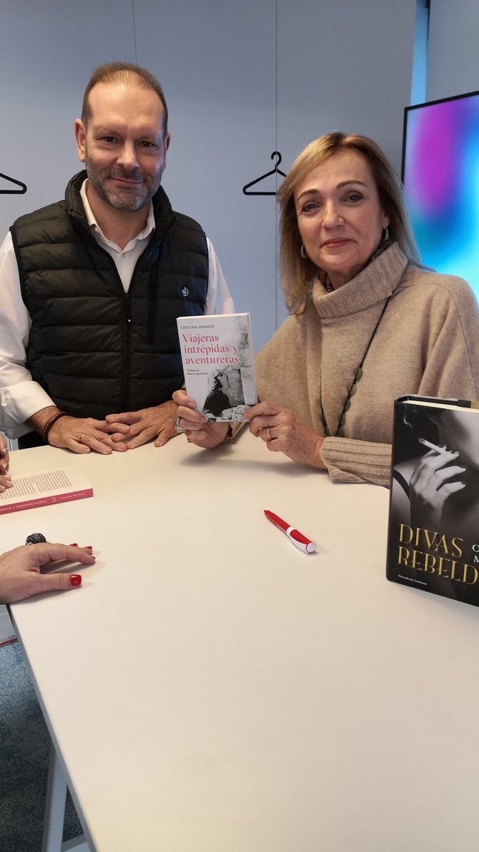 FundacionLito's tweet photo. Cerramos el encuentro entre los trabajadores de @nokia y la periodista #CristinaMorató con la clásica firma de ejemplares, en este caso de "Viajeras intrépidas y aventureras" de  @penguinlibros. Una oportunidad para seguir compartiendo con la autora: conversación, risas, y aventuras😂🌍🧭 ¡LEER ES UN VIAJE!
@UGT_FICA
@culturagob
@leervidasextra