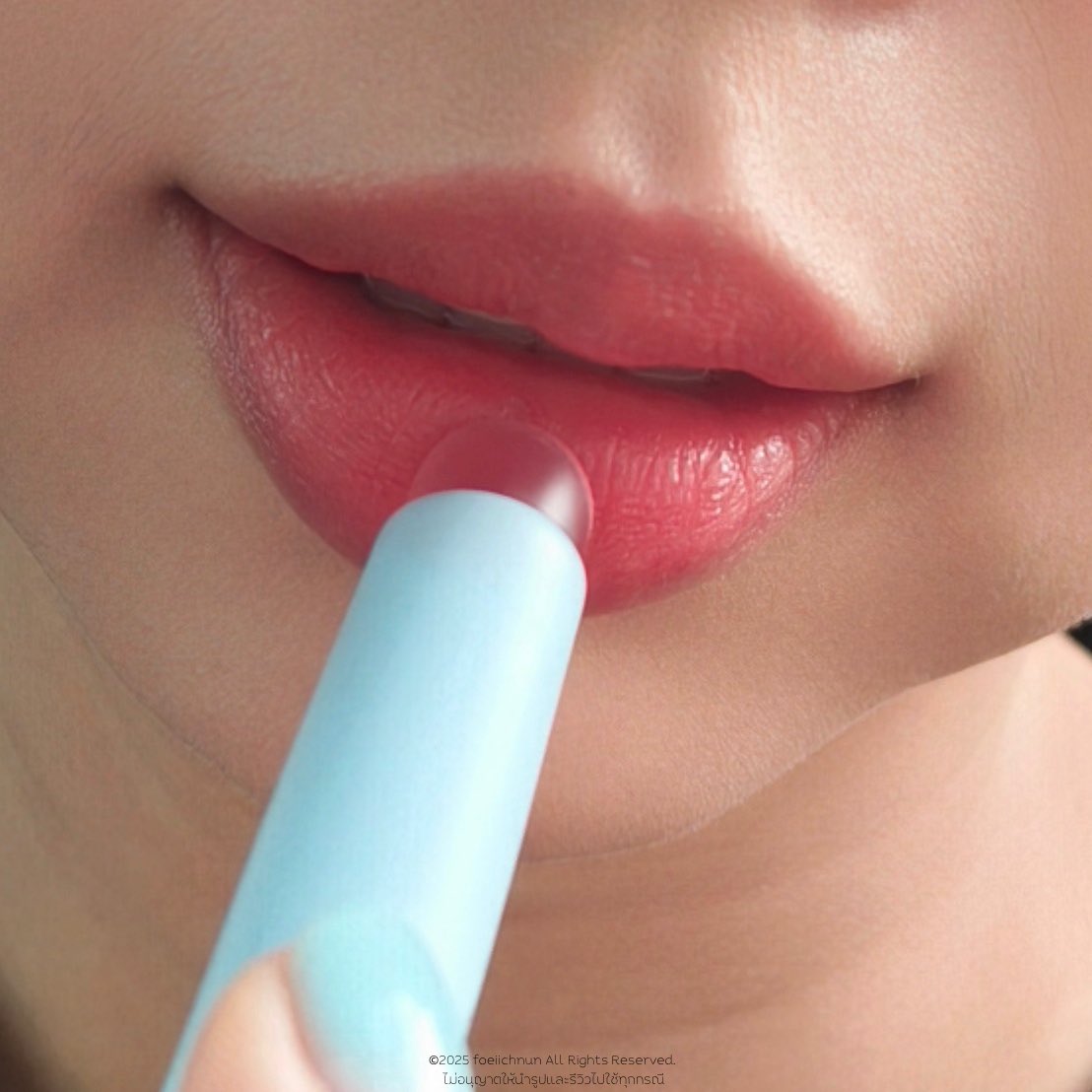 เวลาใช้ลิปเนื้อพุดดิ้งเพื่อนๆใช้แปรงแบบไหนกันอ่า~ เฟยใช้แปรงหัวซิลิโคนแบบนี้ ของ #SuperShades หัวแปรงโมจิ นุ่มนิ่มมาก  ไม่กินเนื้อลิปเลย แถมมีฝาปิดกันเลอะมาให้ด้วย ชอบมาก🫶🏻

 จริงๆเขาเป็นแปรงอเนกประสงค์นะ ใช้ลงคอนซีลเลอร์ บลัช หรือลงลิปที่เป็นเนื้อสัมผัสเด้งนุ่มได้หมดเลย