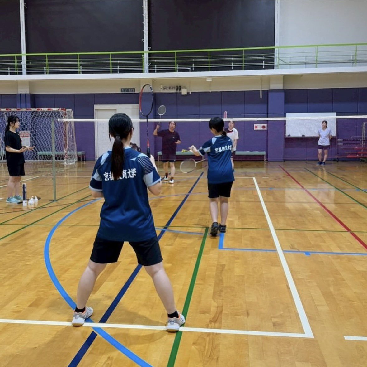 kyokyo_bad's tweet photo. 10月11日・12日の2日間にわたり、プチ全教が開催されました！
1日目は大阪教育大学で、様々な大学のメンバーが混ざったチームによるお楽しみ団体戦を実施し、2日目はレベル別に分かれて試合を行いました！
試合を通して交流を深めたとともに、それぞれが新たな課題を見つけることができました！ https://t.co/a5Nq4wl8Ds