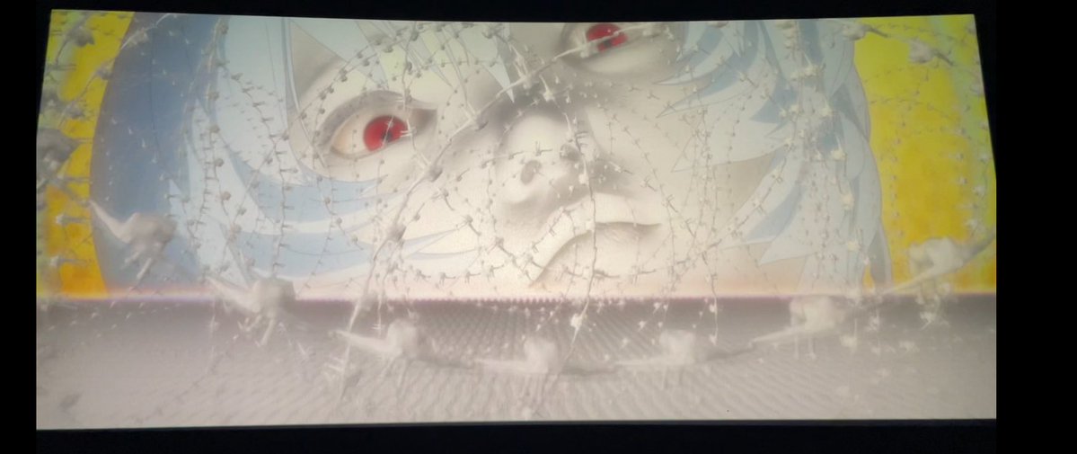 Rodinguste's tweet image. 包场看了EVA，手法和技术依然顶级，我依然看得半头雾水，最后是一个俗美结局。
发现一直以来给EVA配乐的音乐家叫 鹭巢诗郎，这名字真好啊，再一查他爸，叫牛尾走兒，那看来他这个鹭是牛背鹭了。😄
职员表里还有俩名字也挺逗：江草大树，轰木一骑。日本人起名字也是洒脱，这几个名字连起来就是一部戏了