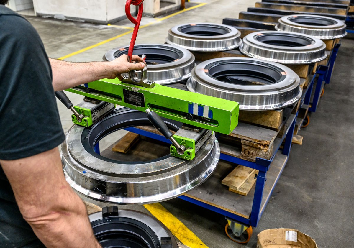 Pražská strojírna a.s. tweet media