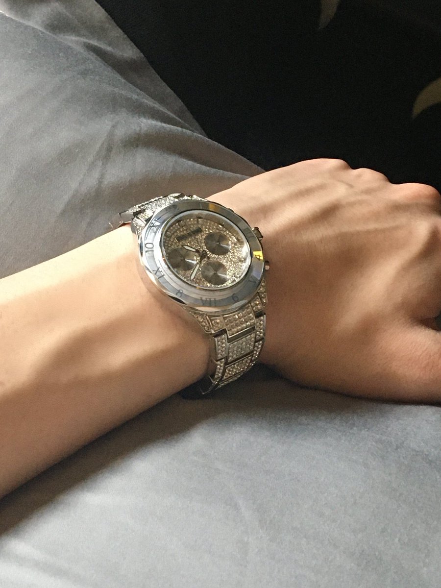 เหมือนหลุดมาจากฟิค 555555555555555 แก๊ ทำดี ๆๆๆๆ มีคนเขิน