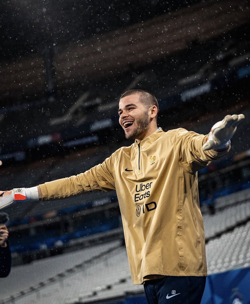 Les amis, j’ai pas l’habitude de soudoyer qui que ce soit, mais X a décidé sans raison valable de mettre des bâtons dans les roues de compte… 

Alors je demande a la force des supps parisiens, comptes fr(s), et ceux qui aiment Chevalier, liker le plus possible les posts ❤️ MERCI