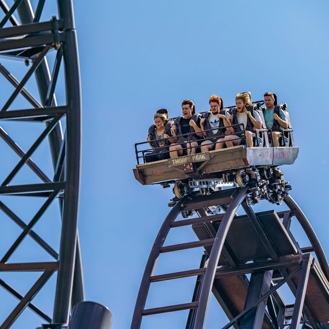 THORPEPARK's tweet image. Here’s your reminder that tickets for our 2026 season are already available via the link in our bio 😉

Who else can’t wait for next summer, soaking up the sunshine and riding our epic coasters? 😍🎢

#thorpepark #themepark #Surrey #dayout