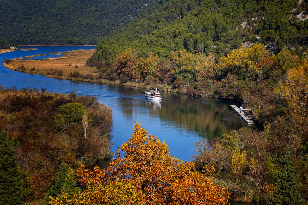 NPKrka's tweet photo. 🍂 Experience the magic of autumn in @NPKrka! 🌊
Enjoy peaceful nature, stunning colors &amp; perfect hiking weather. 🏞️
Tickets only €7 until March! 💶
Boat rides from Skradin sail until Nov 18. 🚤
Discover Krka’s autumn fairytale! 🍁💦 https://t.co/9h0wzvrzGP
