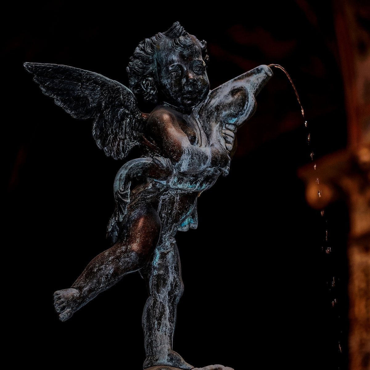 TerenceKerr5's tweet photo. #Renaissance #Putto
Putto with Dolphin on fountain in courtyard, Palazzo Vecchio, Piazza della Signoria, Florence, Tuscany, Italy. After original 1470s Renaissance bronze statue by sculptor Andrea del Verrocchio (c.1435 - 1488), copy by Bruno Bearzi (1894 - 1983) of original artwork.