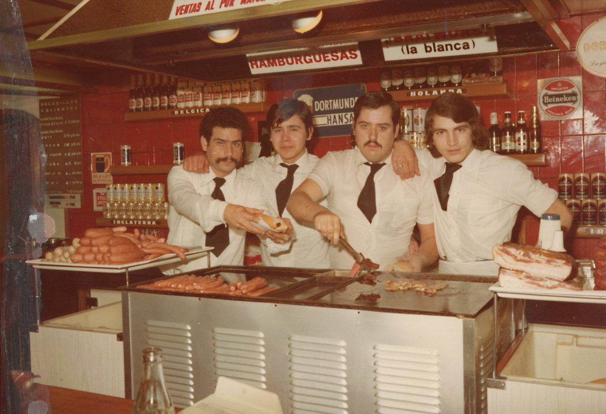 Aquí no hi ha màrqueting.
Hi ha veritat. 🔥

La que es veu en les mans que fa més de 60 anys van encendre la planxa per primera vegada.

A Casa Vallès no treballem, vivim una manera de fer.

📍 Terrassa, Barcelona o Badalona.

#ElsDeSempre