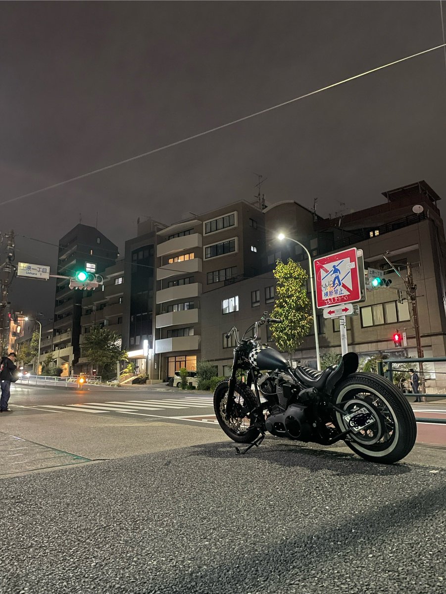 antenna565's tweet photo. 格好いい写真撮ってると思うやん？

ガス欠やねん。

仕方が無いのでいろんな角度から写真撮って次のカスタム考える（考えるだけ）

元がFL系だもんで、やっぱりスポスタのナロートリプル+フロント19とかにしたくなる。 https://t.co/Ygan1FMk6A