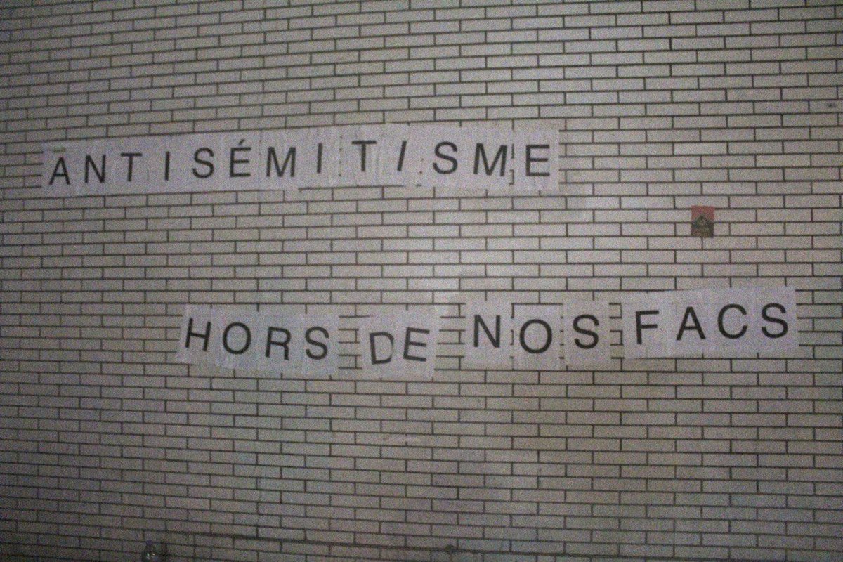 Suite à de nombreux témoignages d'antisémitisme dans les facs, le collectif Golem a collé devant les universités parisiennes Paris 8 et Sorbonne Clignancourt.

Soutien aux étudiant.es juifves ✊

Antisémites hors de nos luttes❌

Pour des facs sans fafs👊