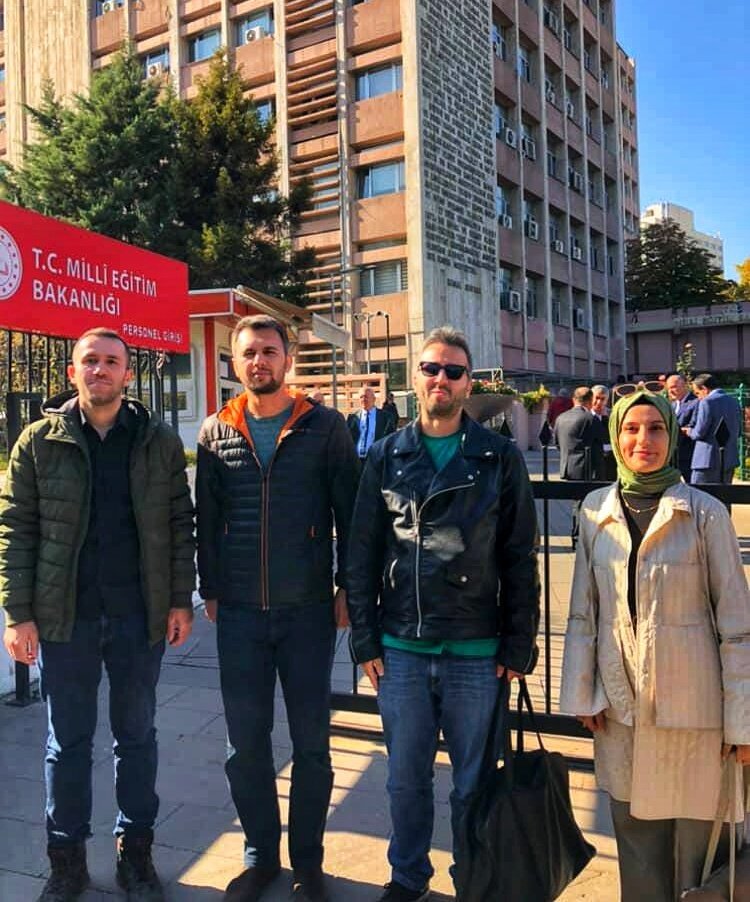 Milli Eğitim Bakanlığı'nda atama daire başkanı Mehmet Gürsoy ile mülakat, atama gibi süreçler hakkında görüşme gerçekleştirdik.

<a href="/tcmeb/">Millî Eğitim Bakanlığı</a>